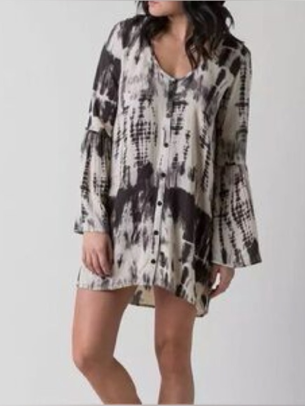 3/$30 ☀️ Billabong Black and White Tie Dye Flare Sleeve Button Down Mini Dress